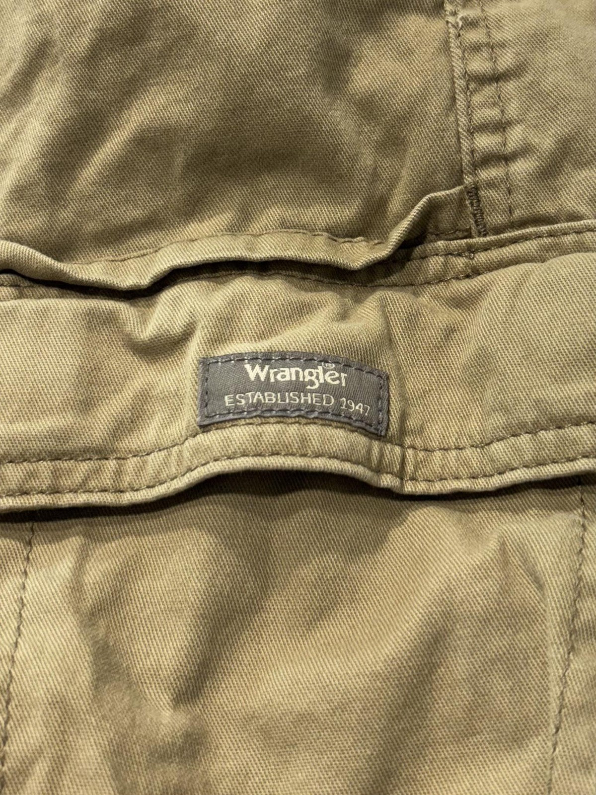 Wrangler Mens Relaxed Fit Cargo Shorts 40 Beige Canvas Stretch Hiking 11231492f