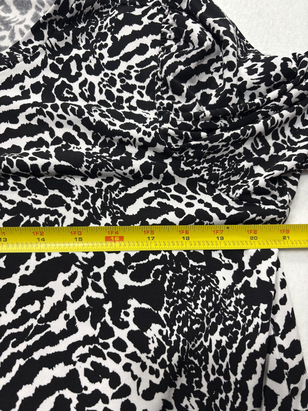 MICHAEL Michael Kors Shirt Womens Large Black Animal Print Short Sleeve Tee