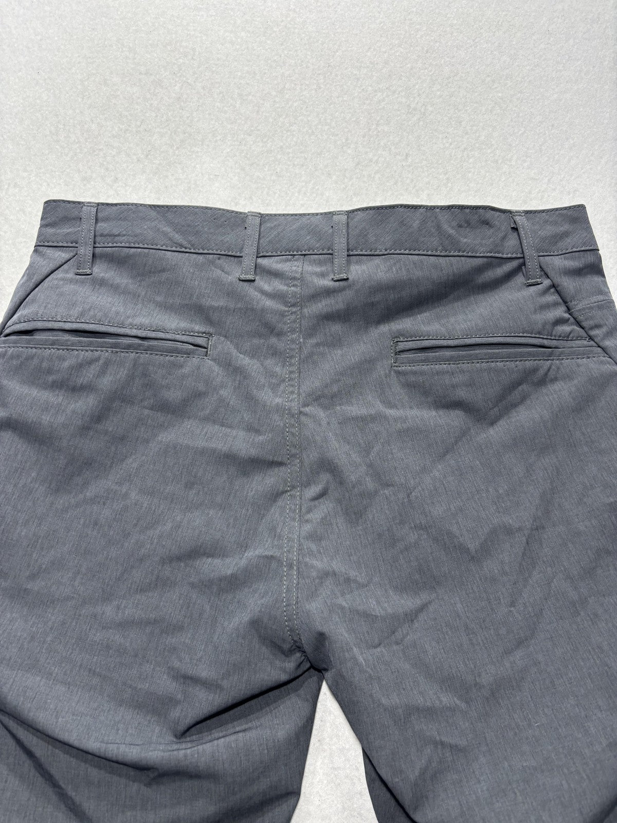 Kenneth Cole New York Chino Shorts Mens 32 Gray 9" Inseam Stretch Casual Summer