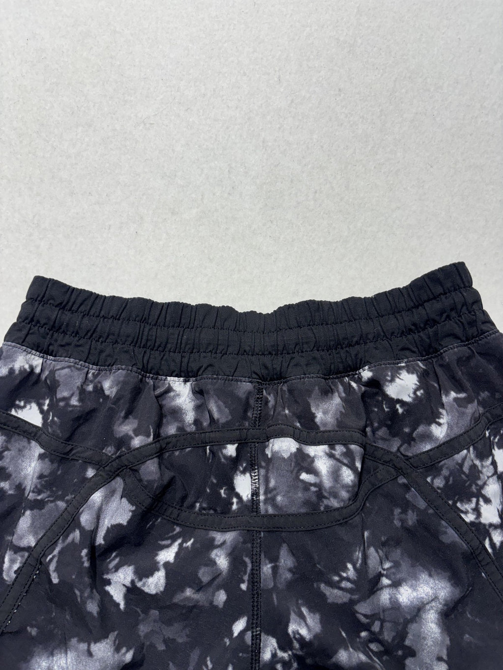 Lululemon Running Shorts Womens 6 Black Batik 2.5" Inseam Lined Zip Pocket