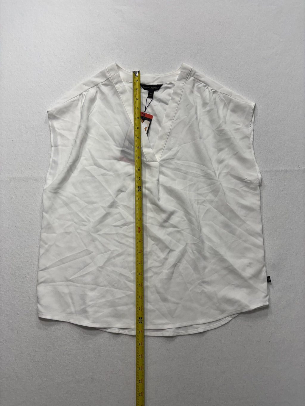 Banana Republic Blouse Womens Medium White V Neck Cap Sleeve Lightweight Top