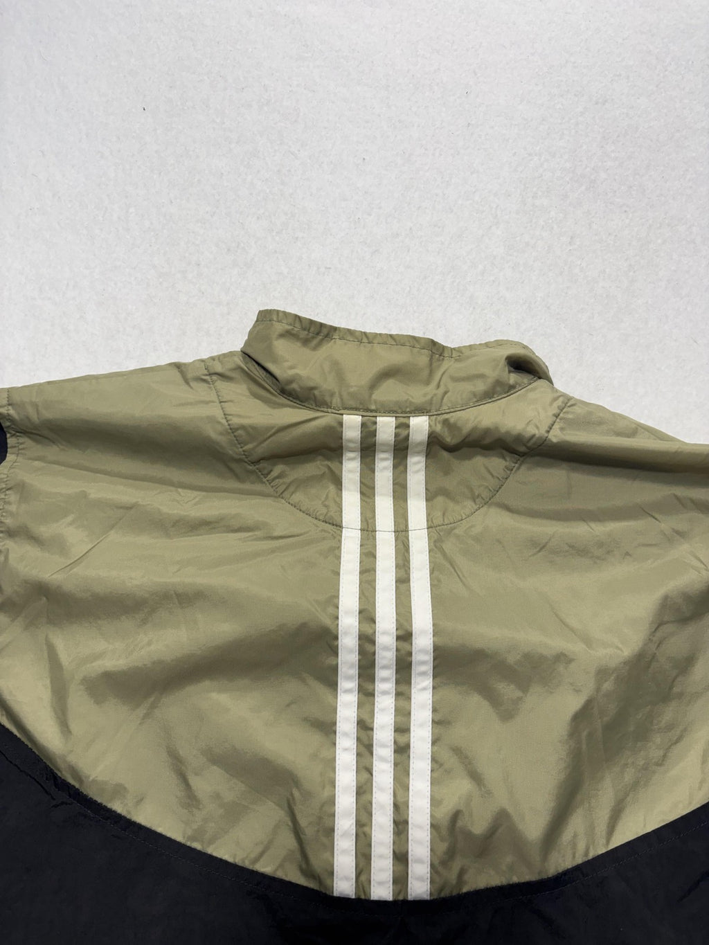 Adidas Windbreaker Jacket Mens Medium Black Green Full Zip 3-Stripes 6052
