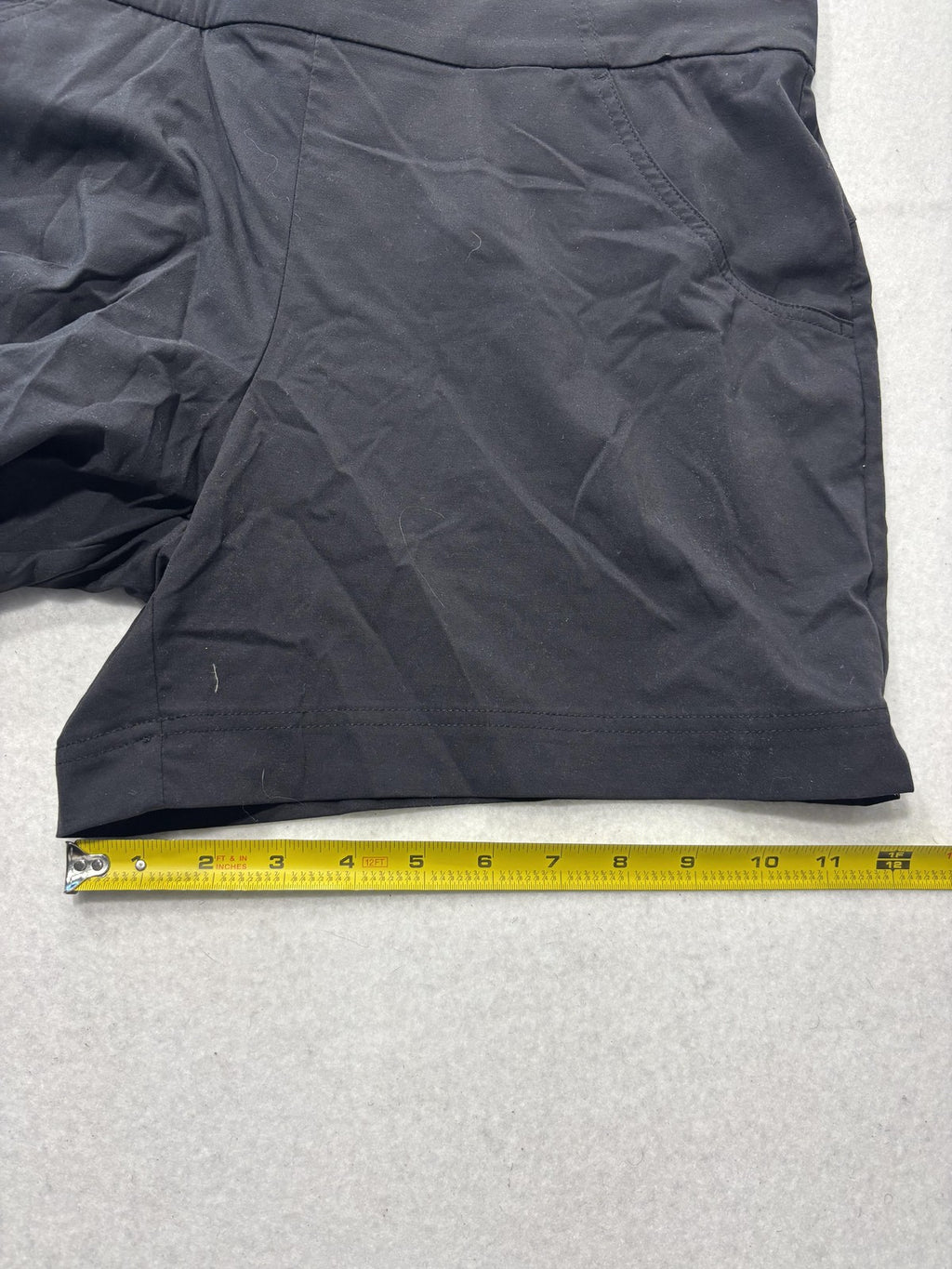 Columbia Shorts Womens Large Black 4" Inseam Omni-Shield Hiking Quick Dry