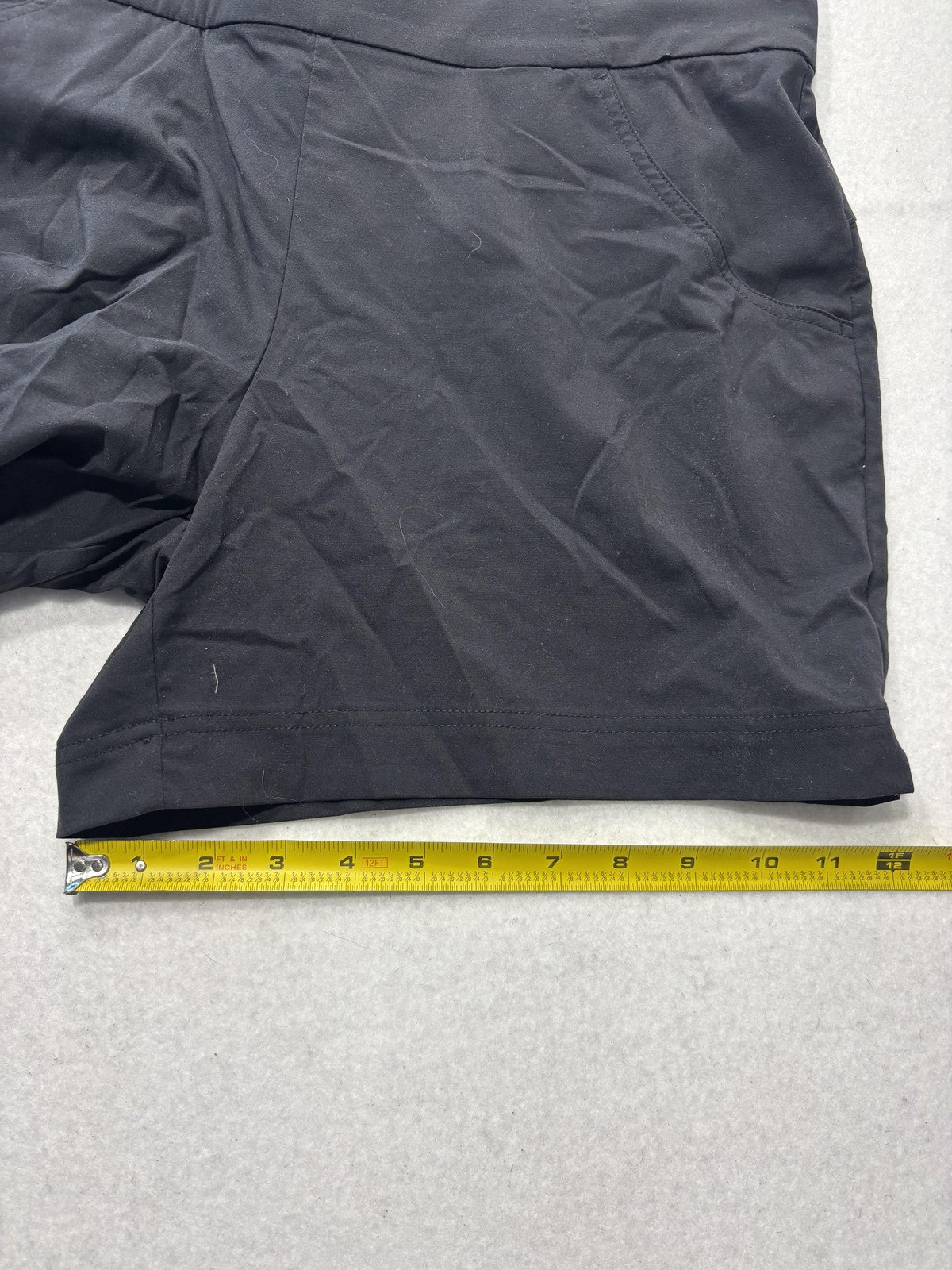 Columbia Shorts Womens Large Black 4" Inseam Omni-Shield Hiking Quick Dry