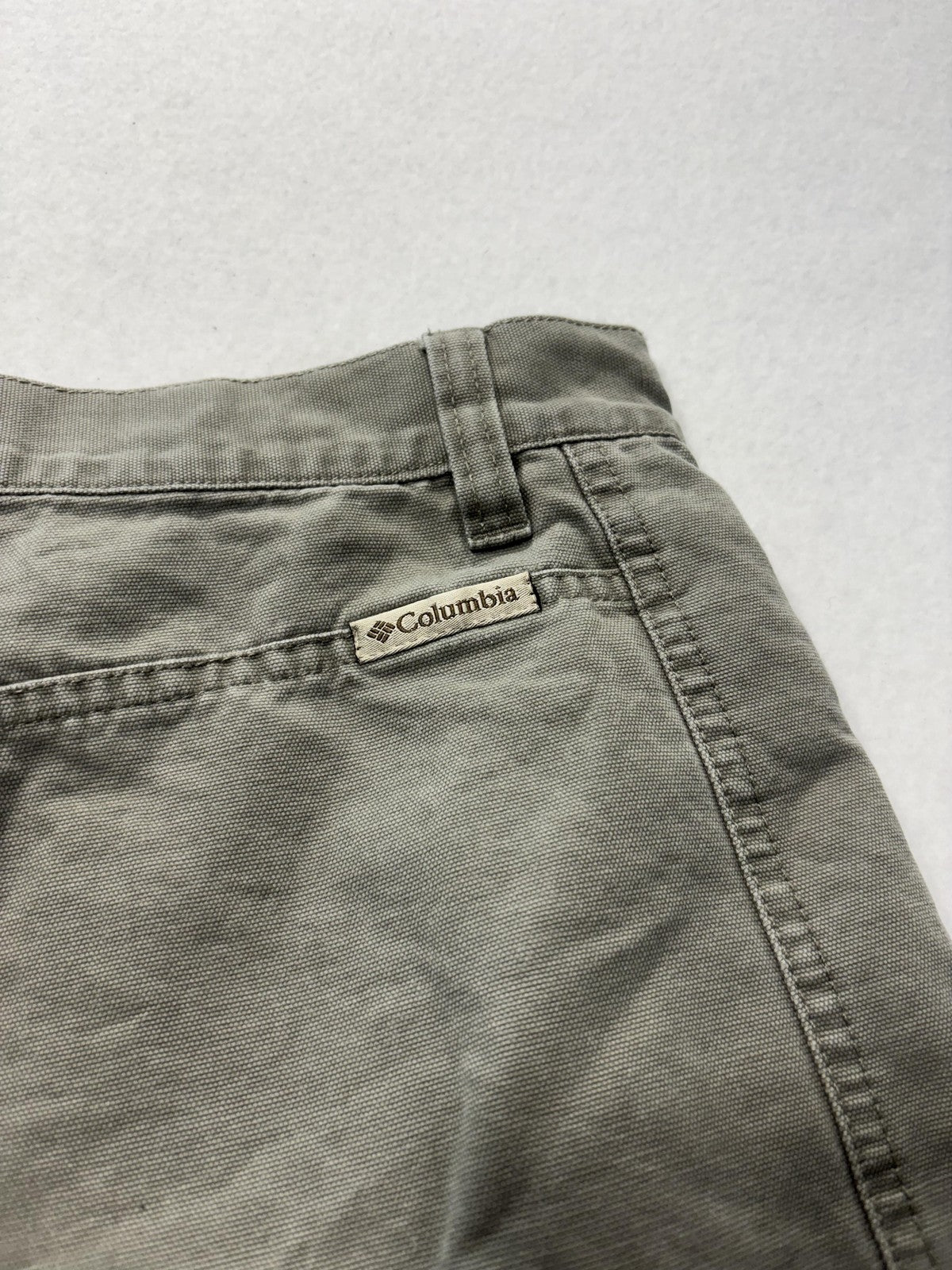 Vintage Columbia Shorts Womens 12 Green Twill Chino 6 Inseam Hiking Casual