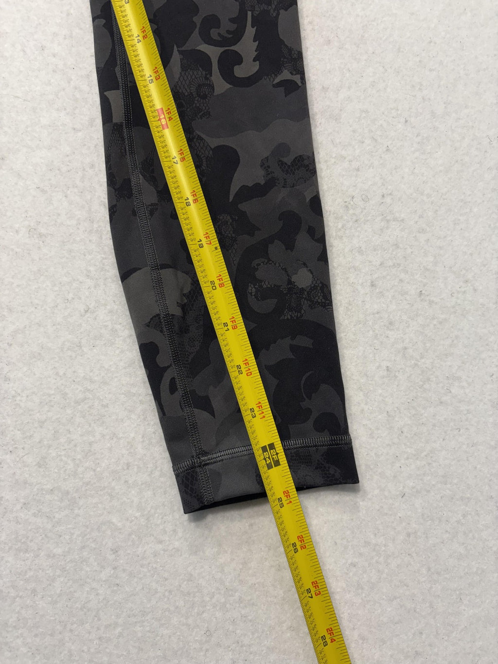 Lululemon Leggings Womens 6 Gray Camo High Rise 25" Inseam Ankle Yoga Stretch