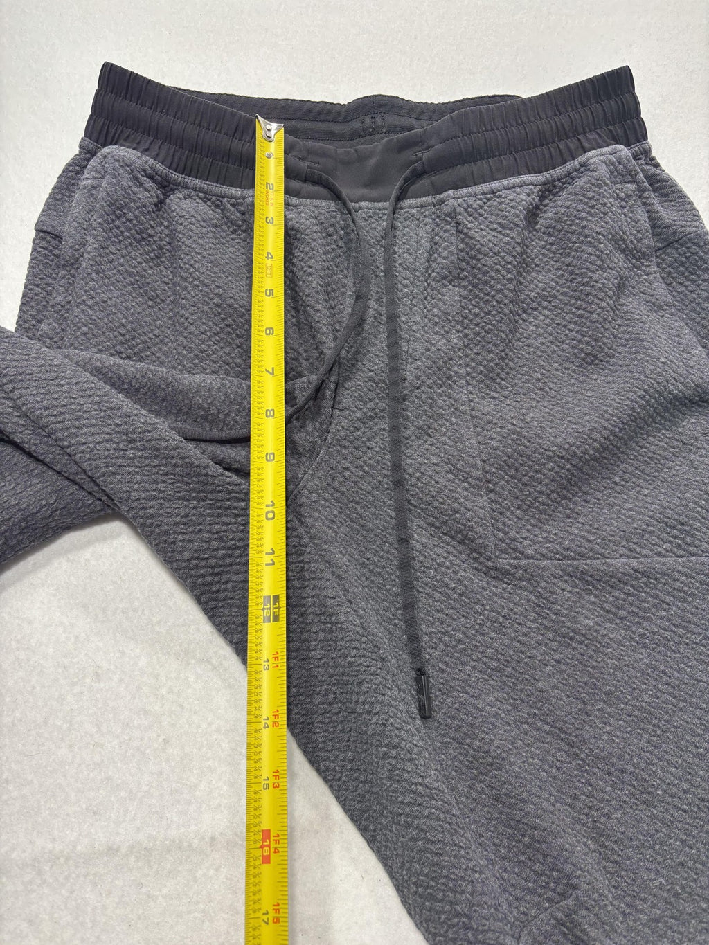 Lululemon Jogger Pants Mens 32 Gray Textured Knit Elastic Waist Pockets Lounge