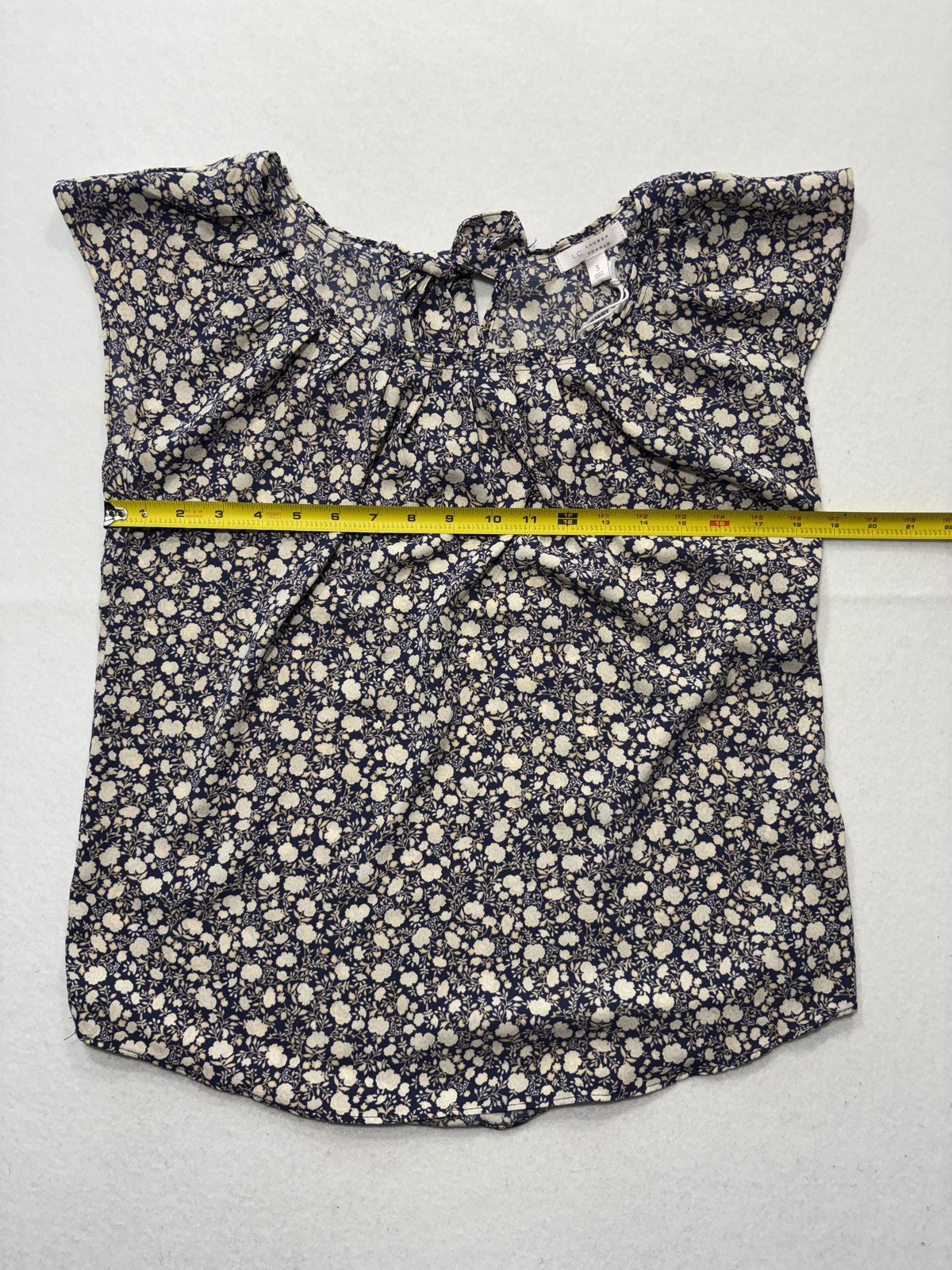 LC Lauren Conrad Blouse Womens Small Blue Floral Flutter Sleeve Bow Keyhole Top