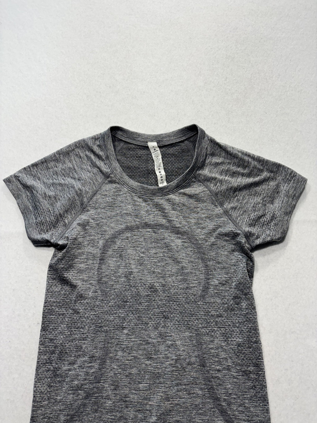 Lululemon Swiftly Tech Shirt Womens 4 Gray Crew Neck Short Sleeve Running Top