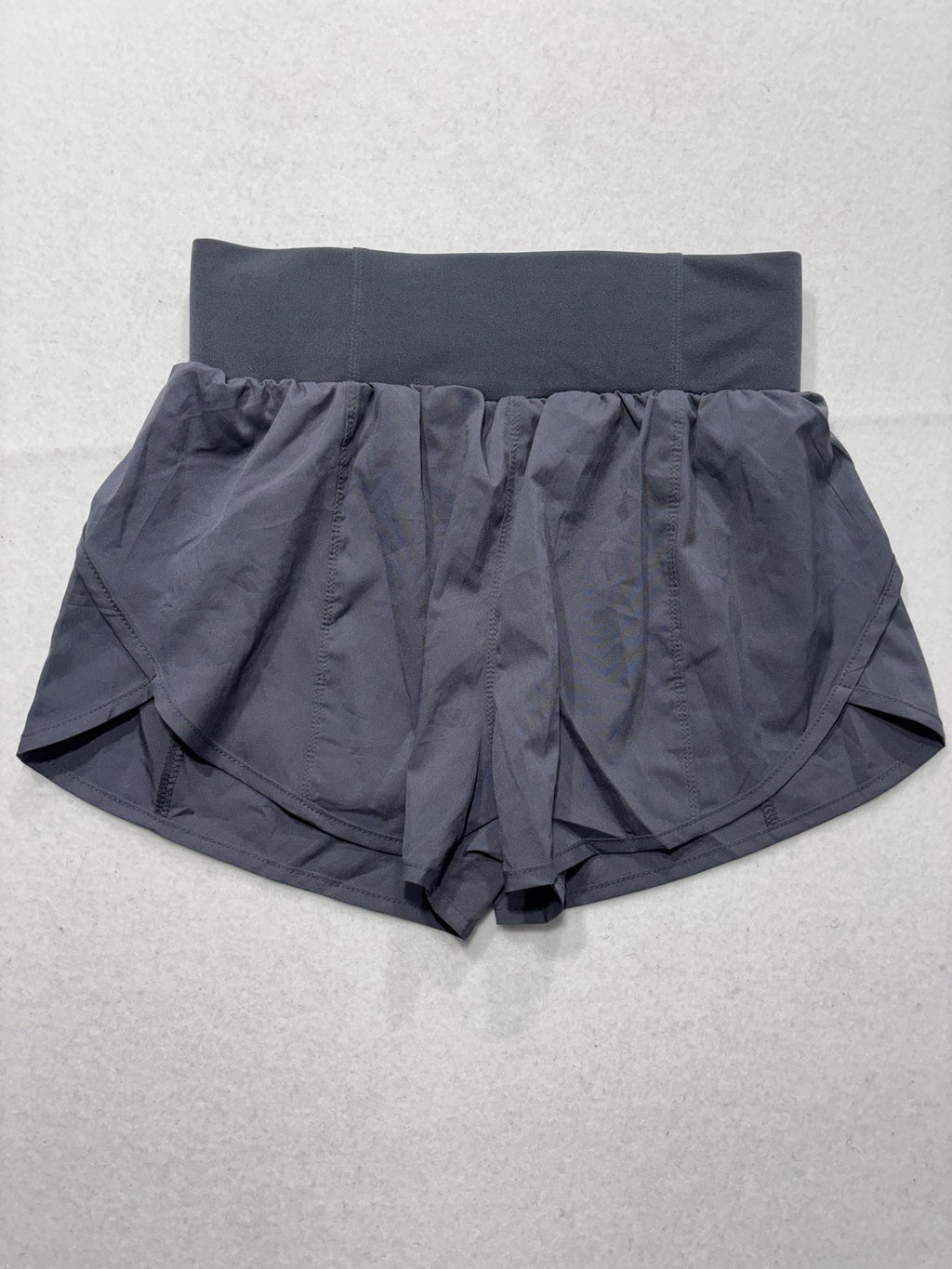 Lululemon Running Shorts Womens 6 Gray High Rise 2.5" Inseam Zip Pocket Athletic
