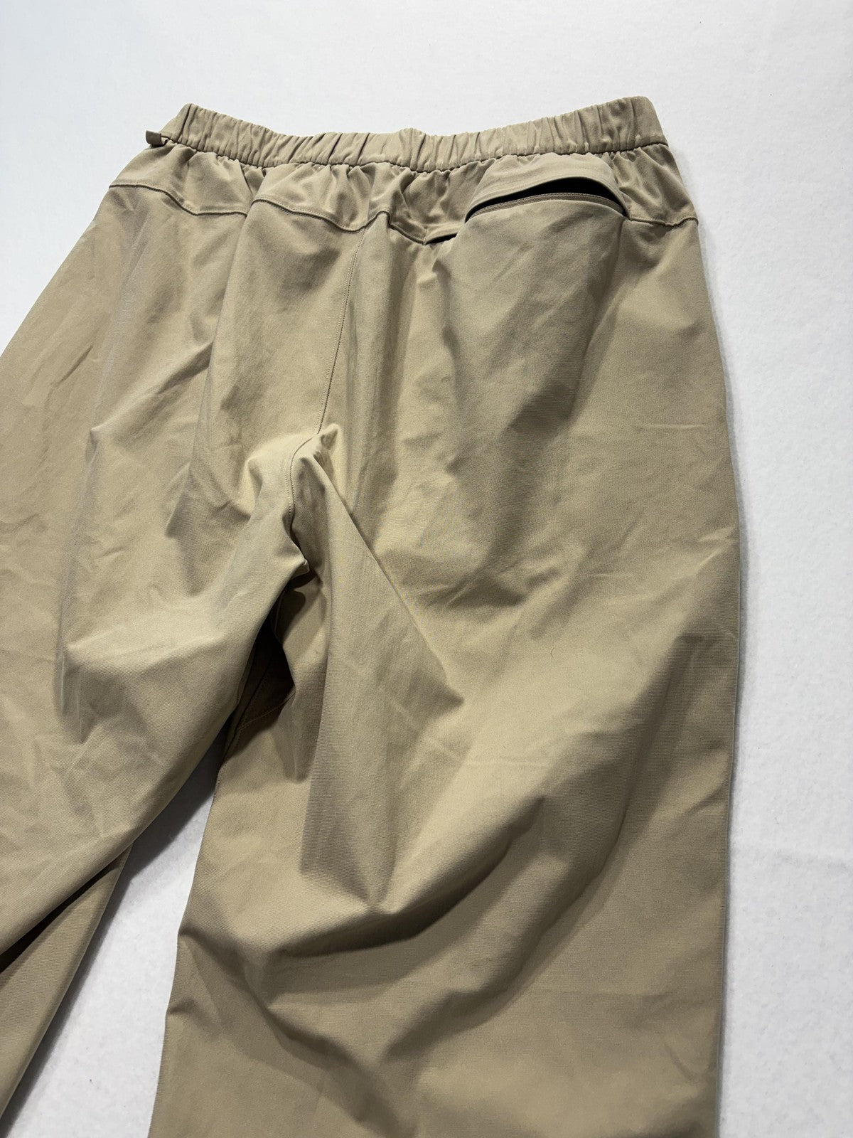 Lululemon Khaki Pants Mens Large Beige Elastic Waist Straight Leg Stretch Casual