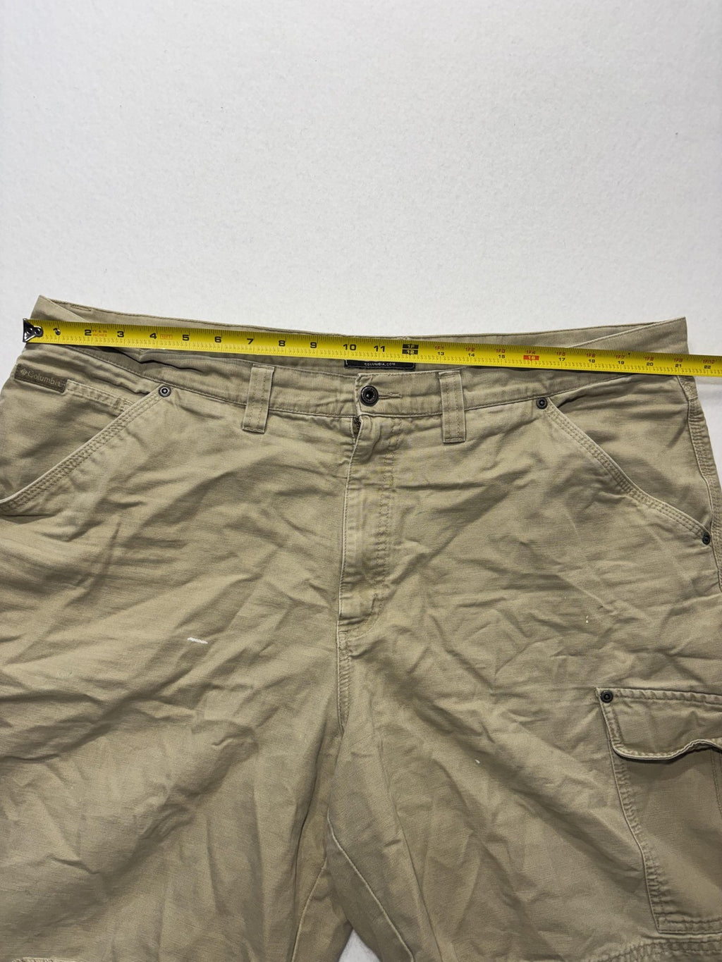 Columbia Cargo Shorts Mens 42 Beige 9" Inseam Canvas Relaxed Fit Hiking Outdoor