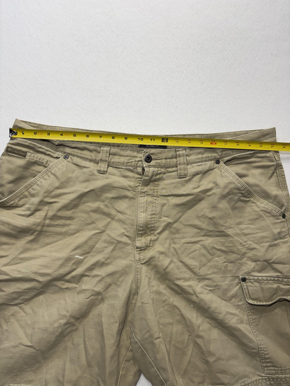 Columbia Cargo Shorts Mens 42 Beige 9" Inseam Canvas Relaxed Fit Hiking Outdoor