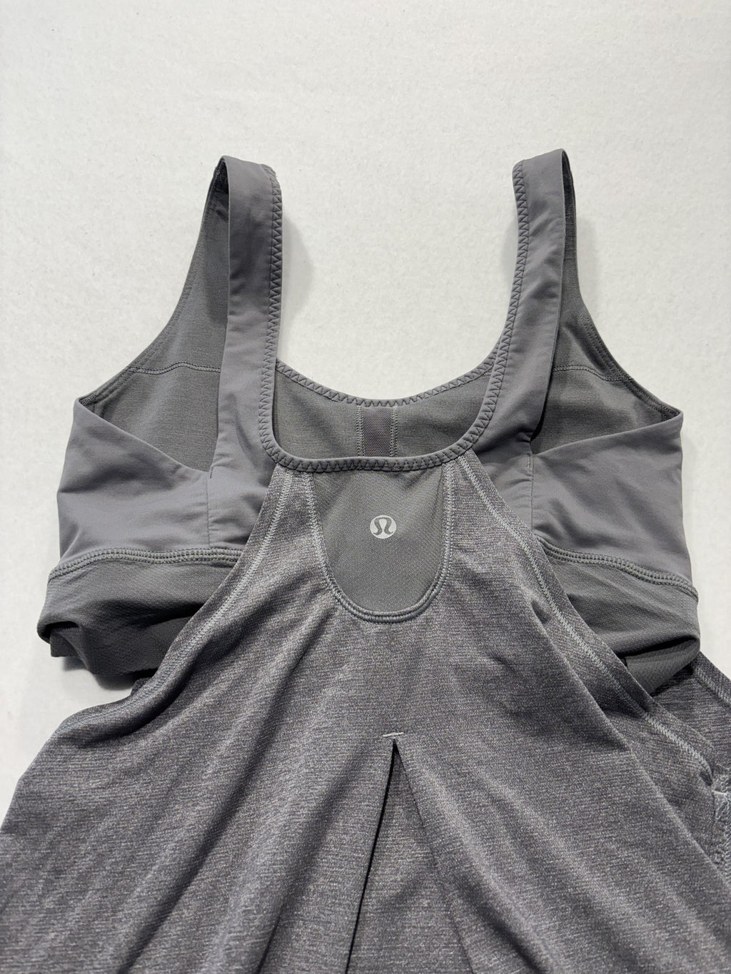 Lululemon Tank Womens Small Gray Scoop Neck Built In Bra Drawcord Hem Yoga Top