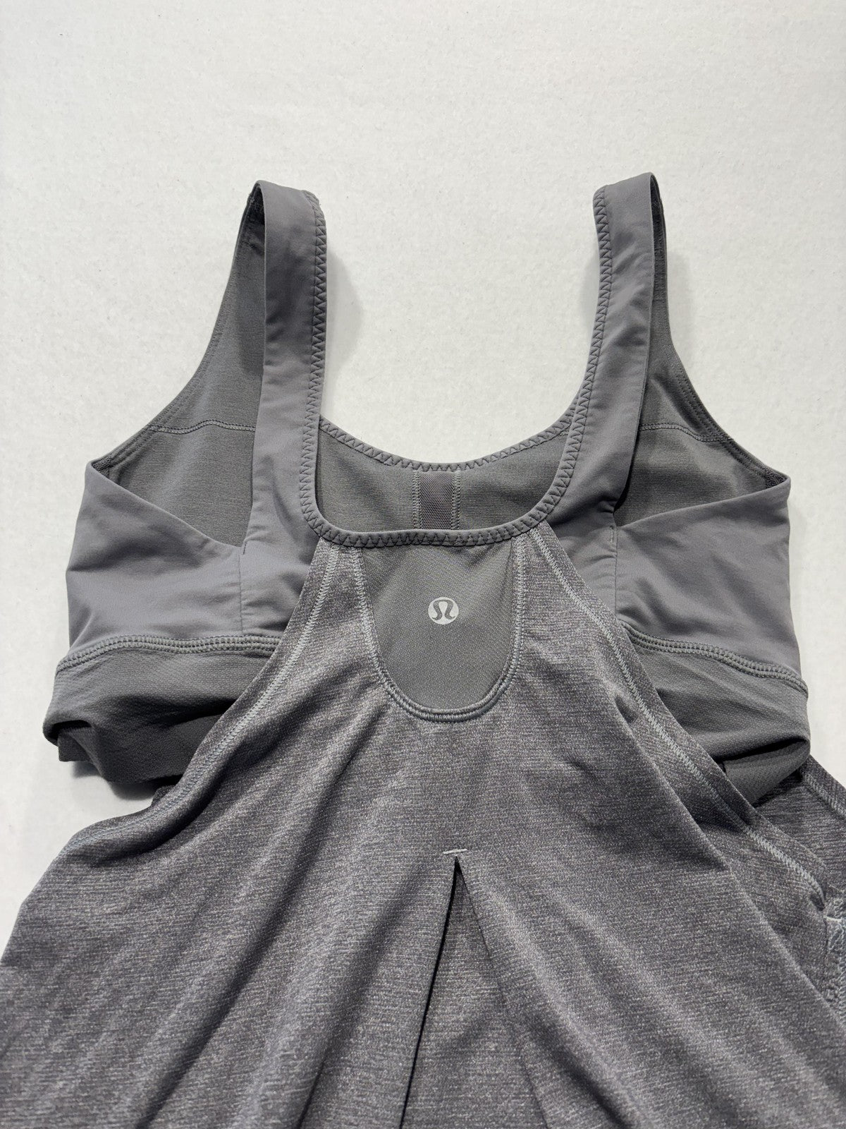 Lululemon Tank Womens Small Gray Scoop Neck Built In Bra Drawcord Hem Yoga Top