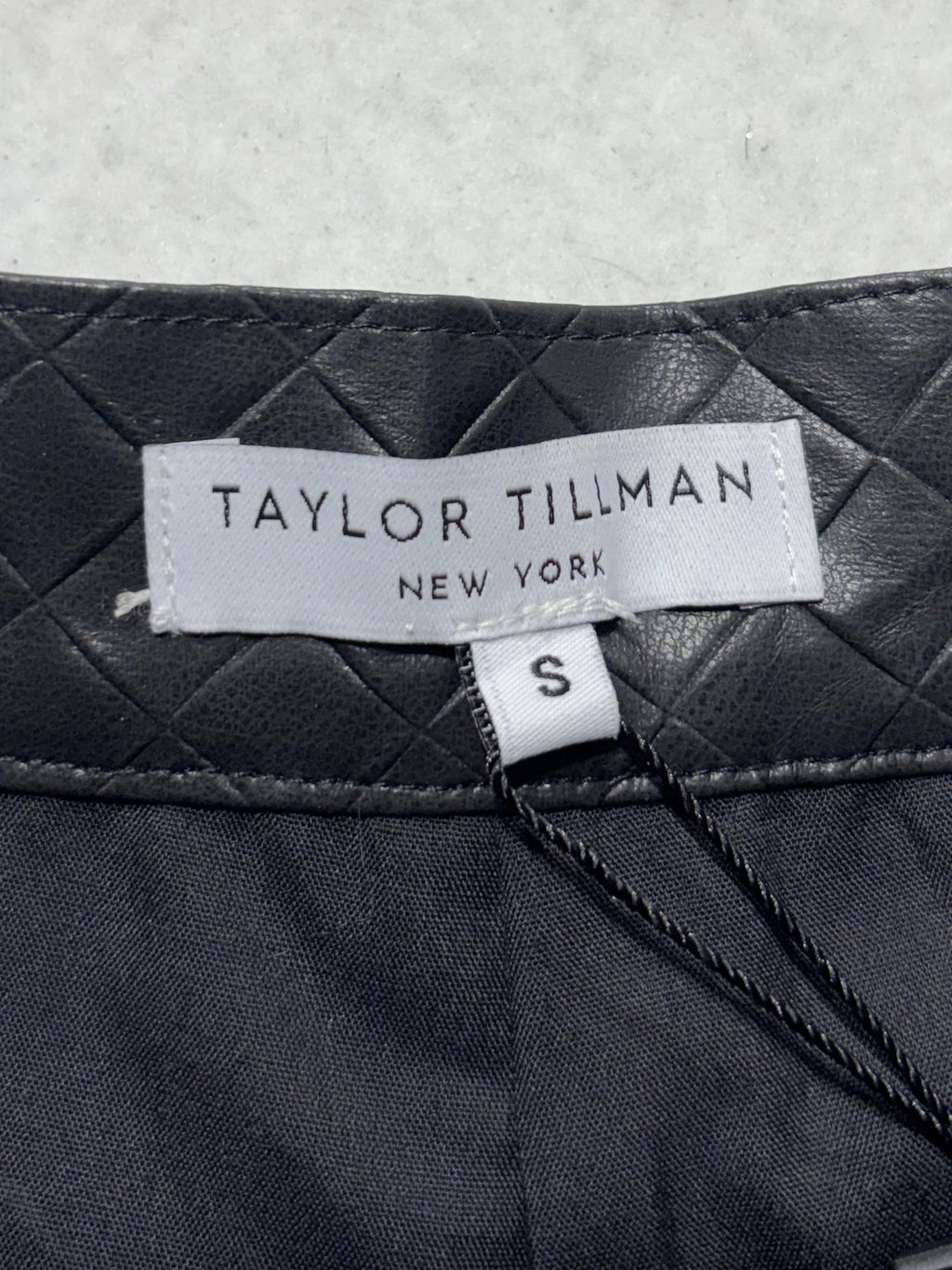 Taylor Tillman Shorts Womens Small Black Amber Short Quilted Faux Leather Cuffed