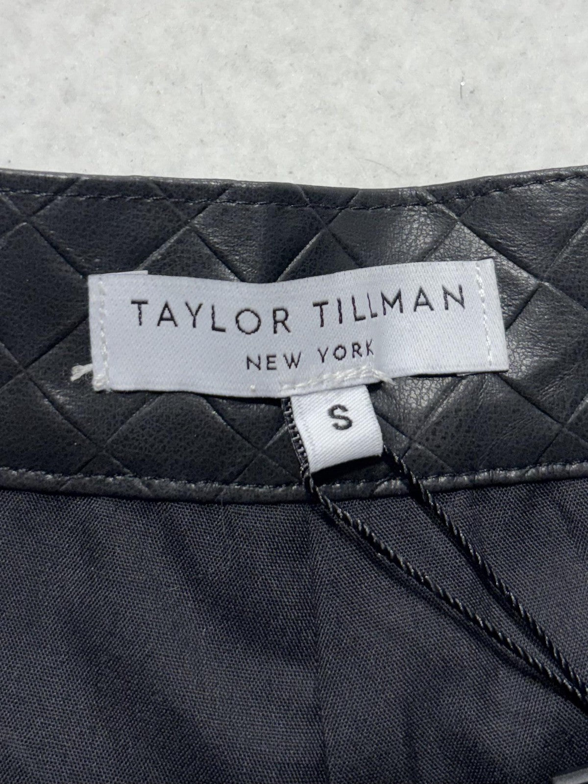 Taylor Tillman Shorts Womens Small Black Amber Short Quilted Faux Leather Cuffed