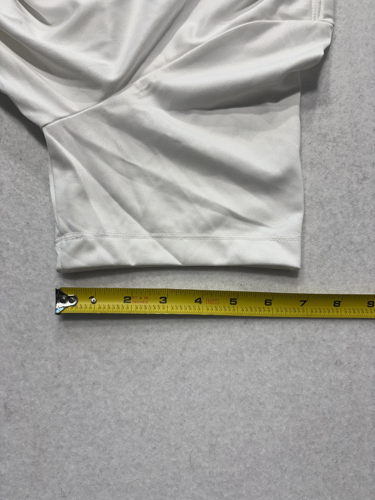 Nike Dri-FIT Shirt Mens Medium White The Nike Tee Training Graphic Logo Athletic