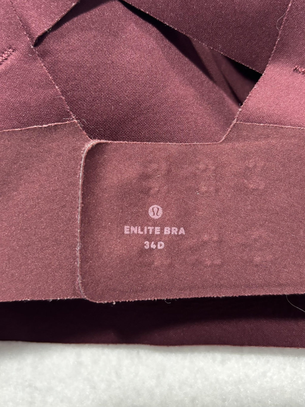 Lululemon Enlite Sports Bra Womens 34D Red High Support Crossback Zip Running