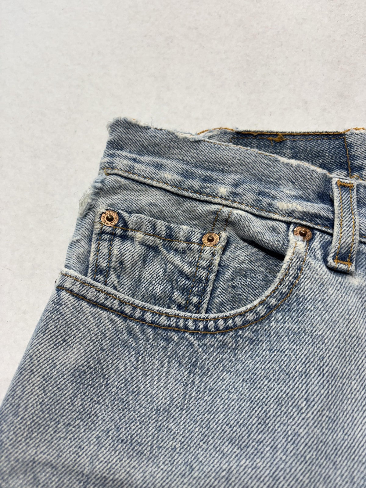Levi's 560 Loose Fit Jeans Mens 32x32 Blue Light Wash Straight Distressed USA