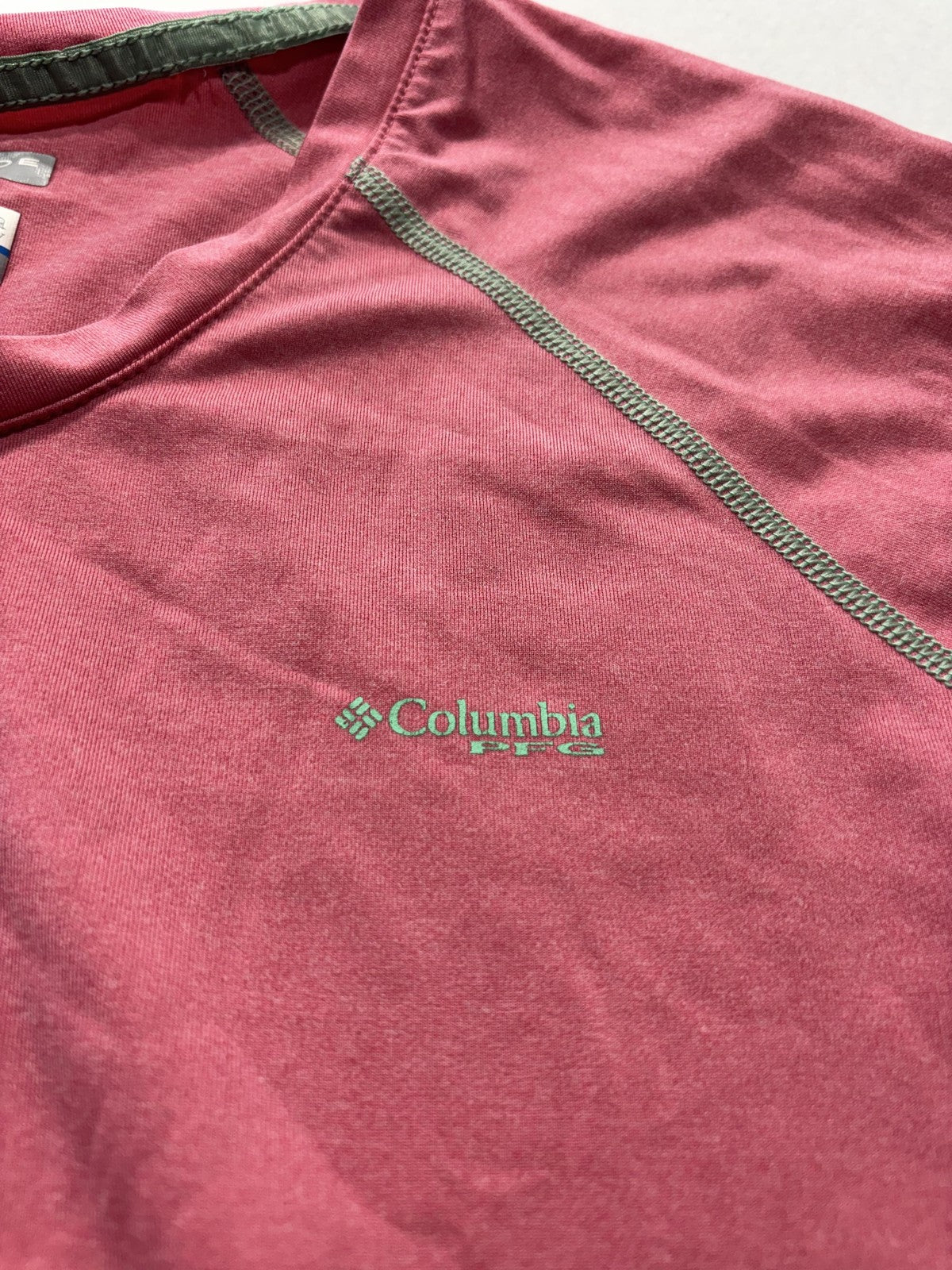 Columbia PFG Omni-Shade Shirt Womens M Pink Crew Neck Long Sleeve Sun Protection