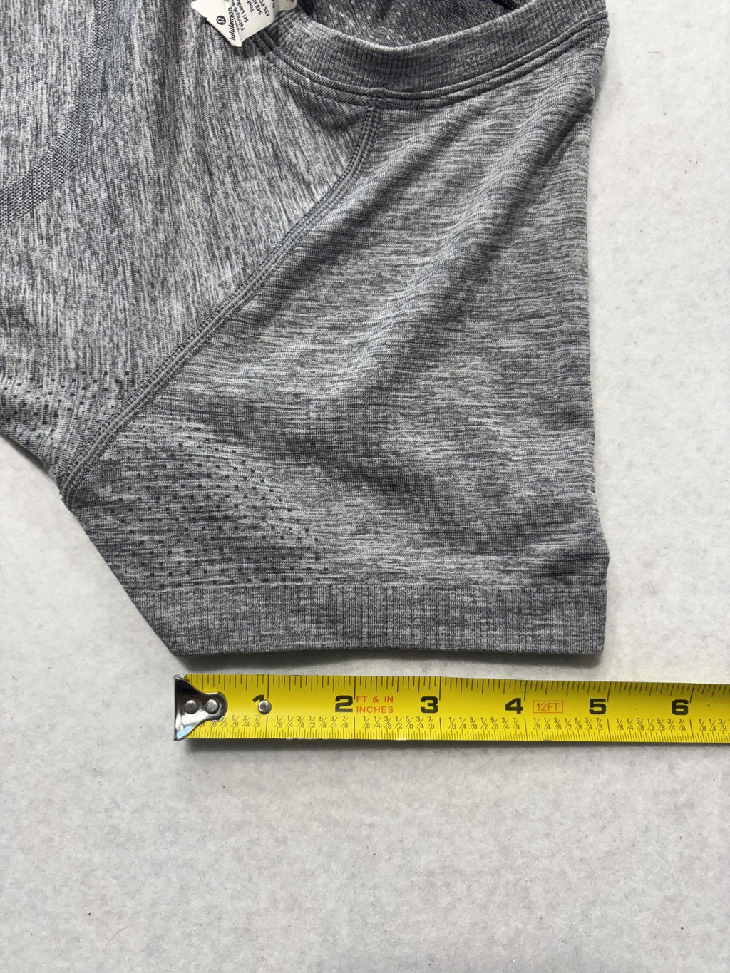 Lululemon Swiftly Tech Shirt Womens 4 Gray Crew Neck Short Sleeve Running Top