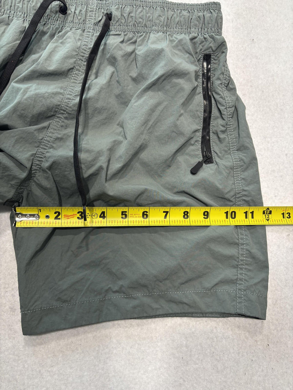 H&M Swim Shorts Mens Small Green Elastic Waist Mesh Lined Quick Dry Pockets