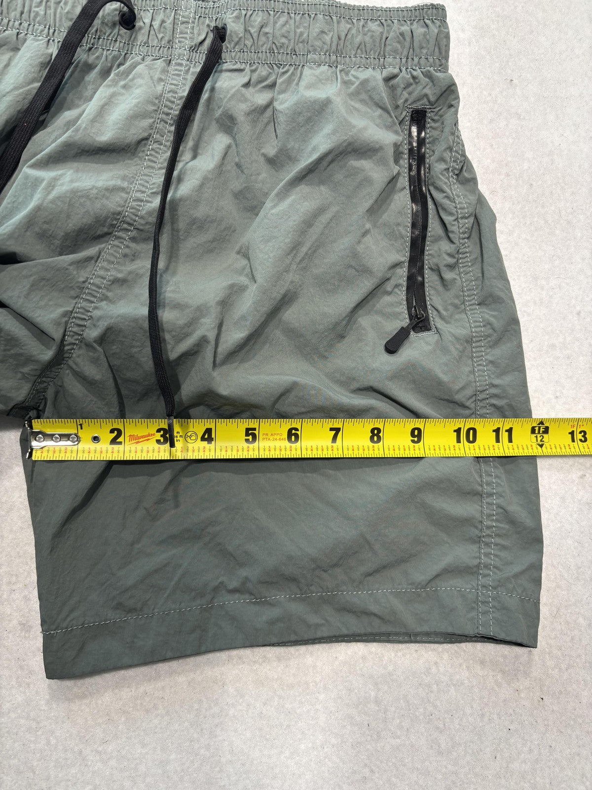 H&M Swim Shorts Mens Small Green Elastic Waist Mesh Lined Quick Dry Pockets