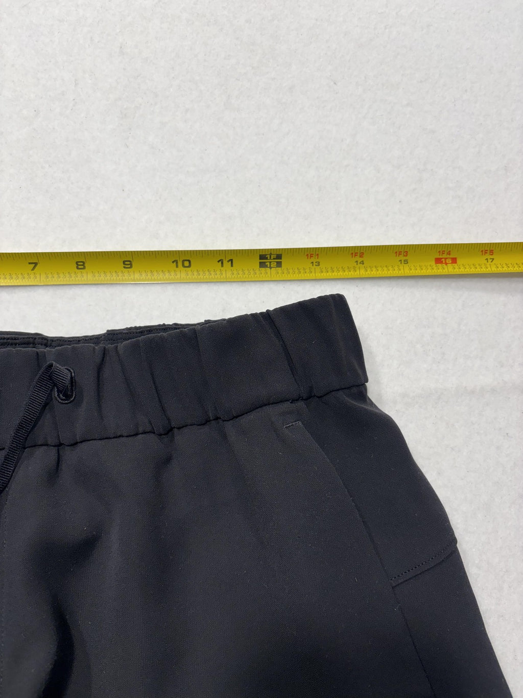 Lululemon Running Shorts Womens 6 Black 3" Inseam Drawstring Pockets Athletic