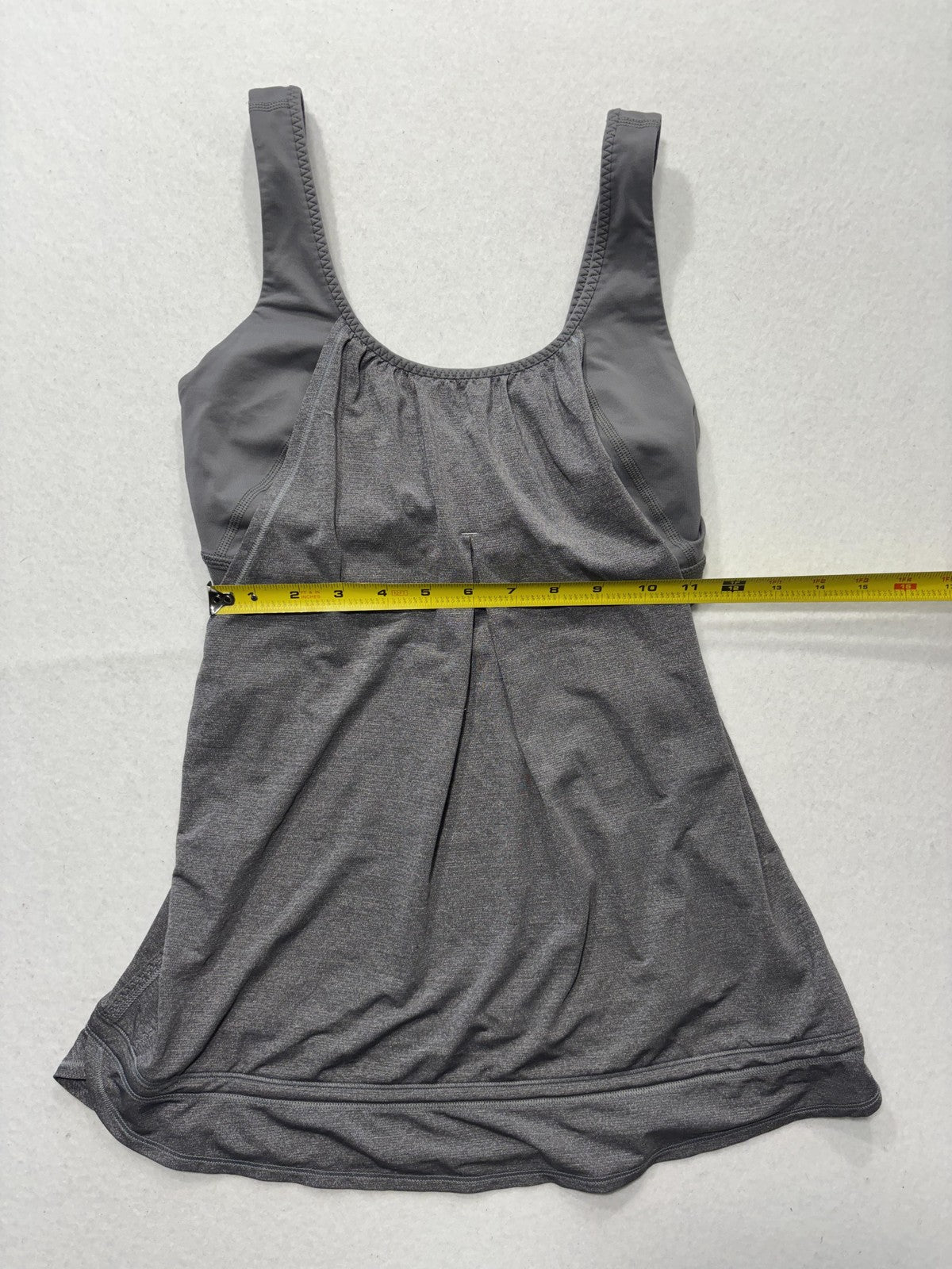Lululemon Tank Womens Small Gray Scoop Neck Built In Bra Drawcord Hem Yoga Top