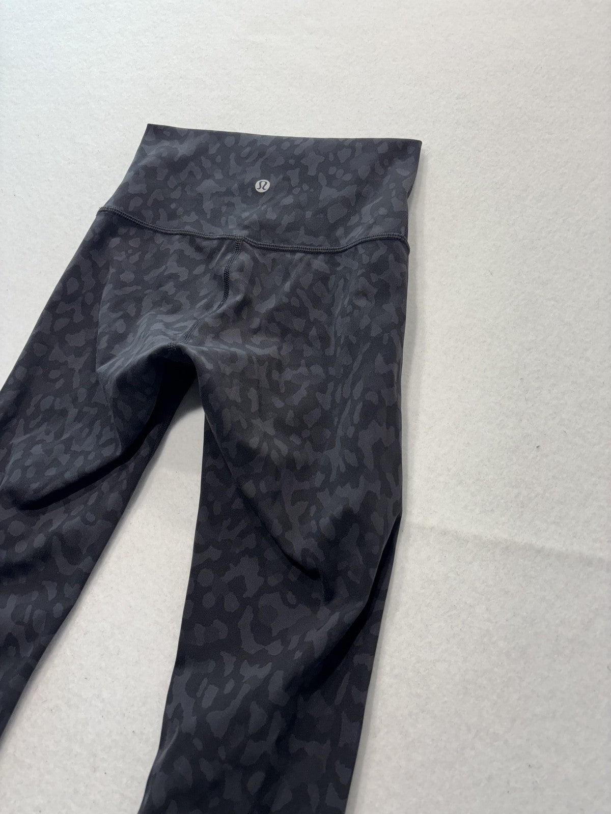 Lululemon Leggings Womens 4 Black Camo High Rise Cropped 23" Inseam Yoga Stretch