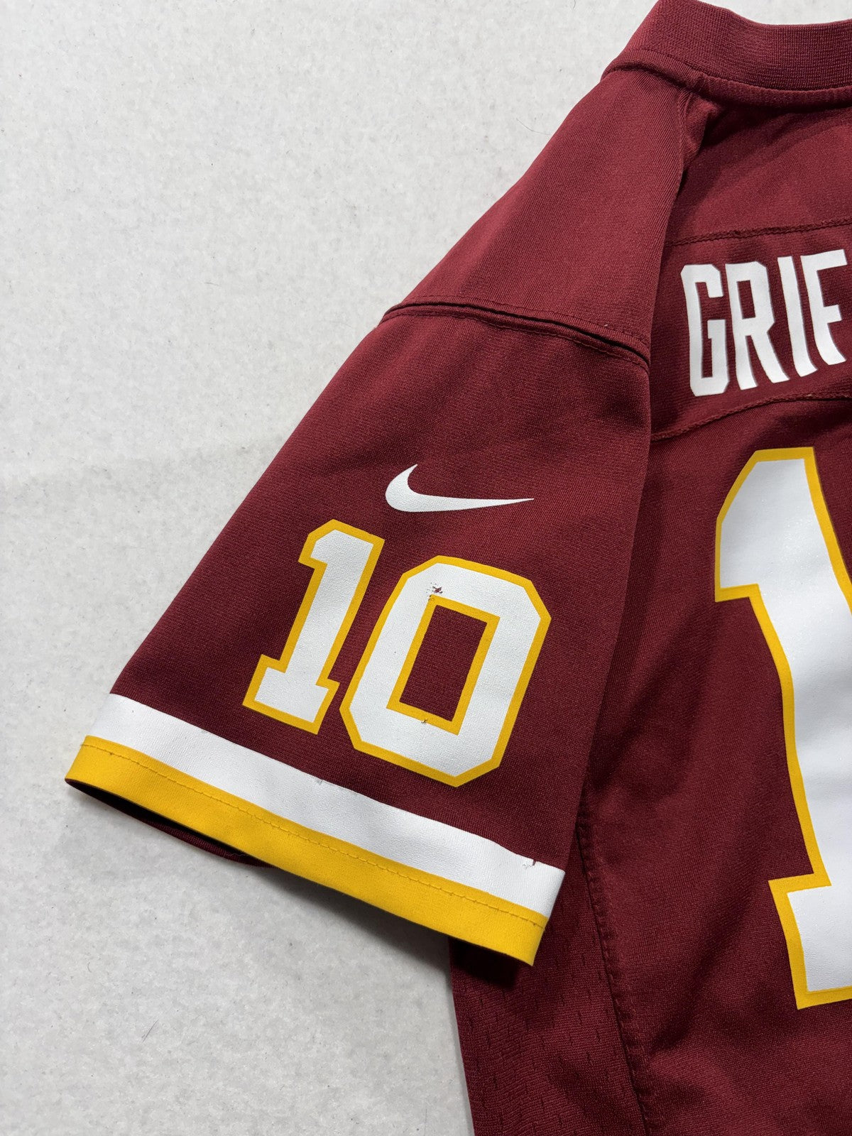 Washington Redskins Jersey Boys Medium Red NFL Football Nike Griffin III 10