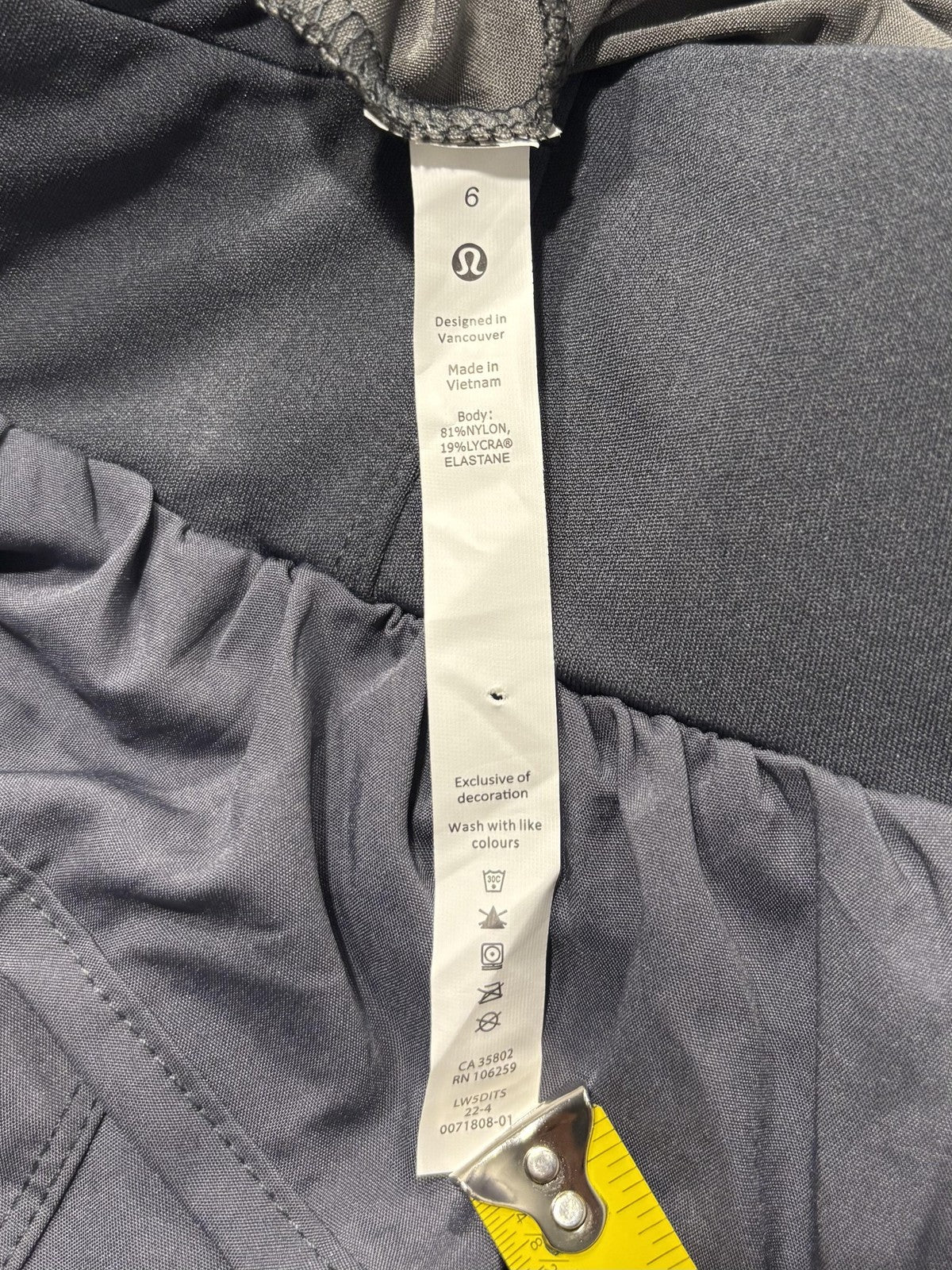 Lululemon Running Shorts Womens 6 Gray High Rise 2.5" Inseam Zip Pocket Athletic