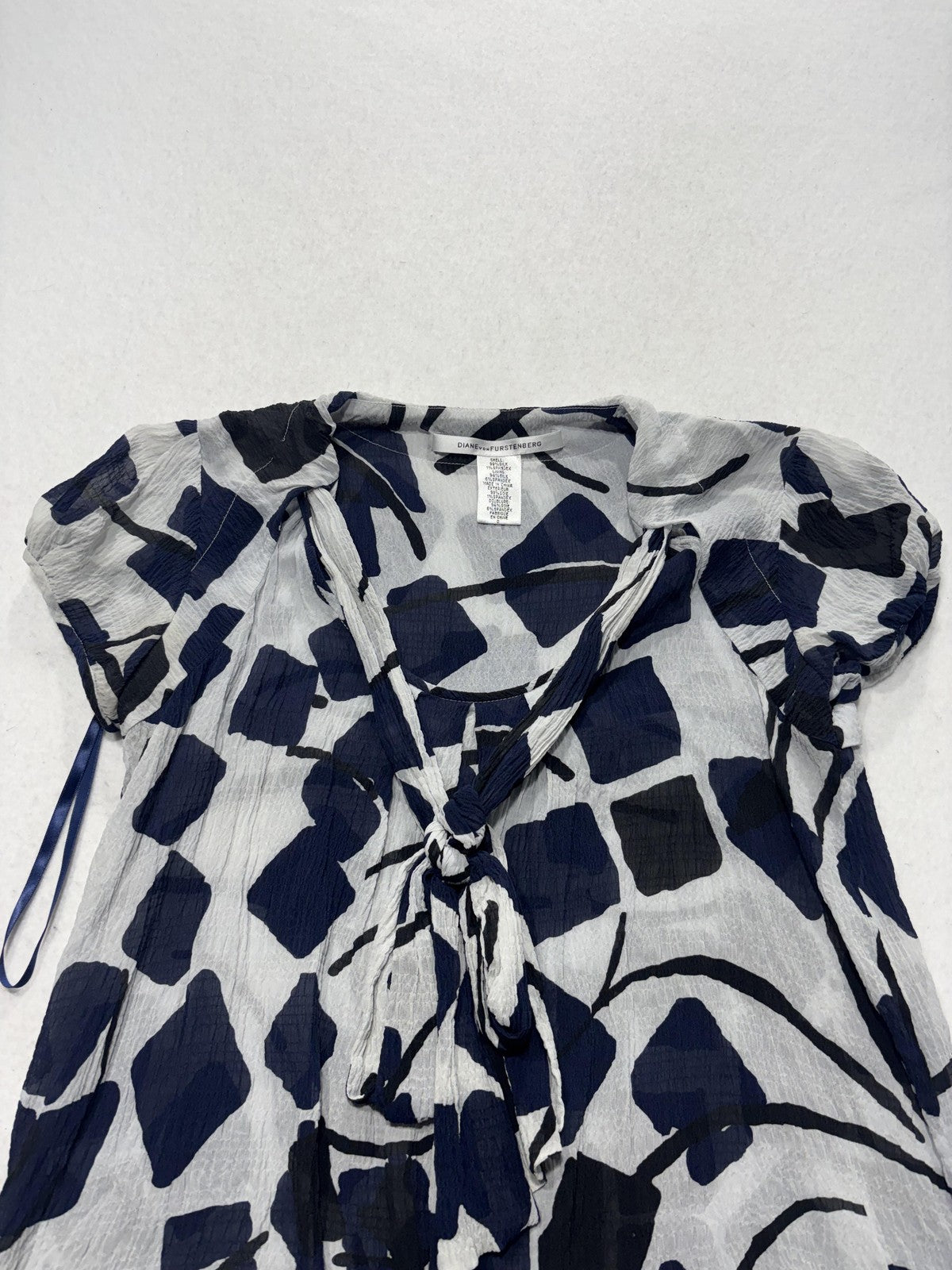 Diane Von Furstenberg Blouse Womens 0 Blue Silk Geometric V Neck Tie Tunic Top