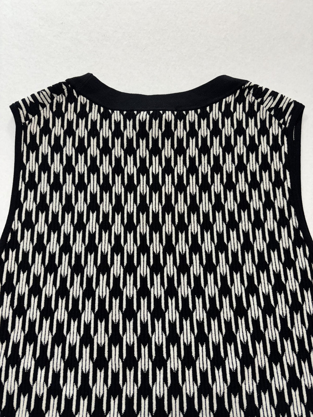 Ann Taylor Sweater Vest Womens Small Black White Geometric Crew Neck Sleeveless