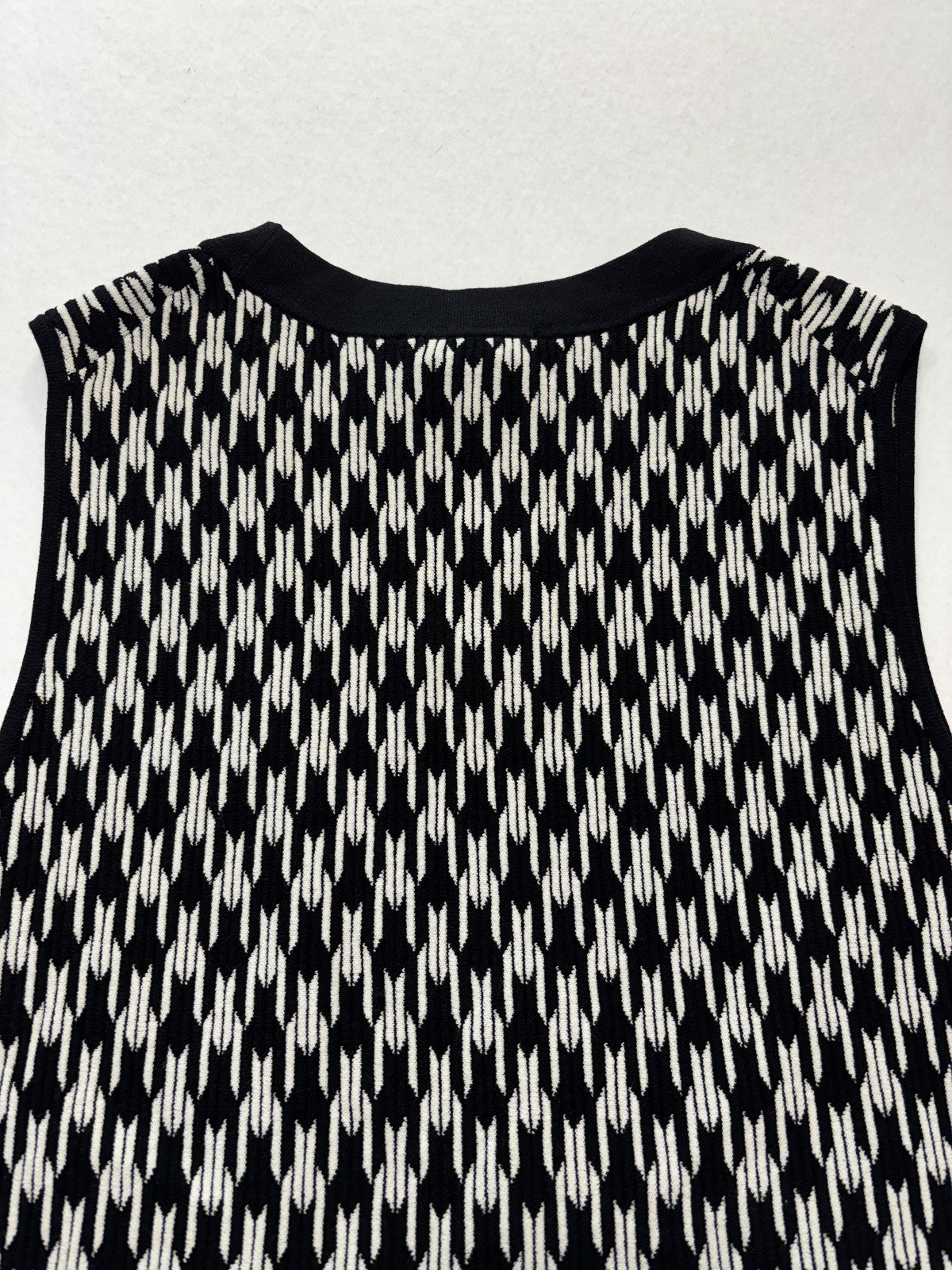 Ann Taylor Sweater Vest Womens Small Black White Geometric Crew Neck Sleeveless