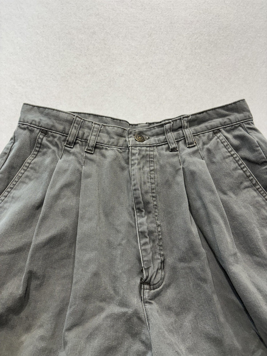 Premier International Shorts Womens 16 Gray Cargo Pleated Twill Relaxed RN67227