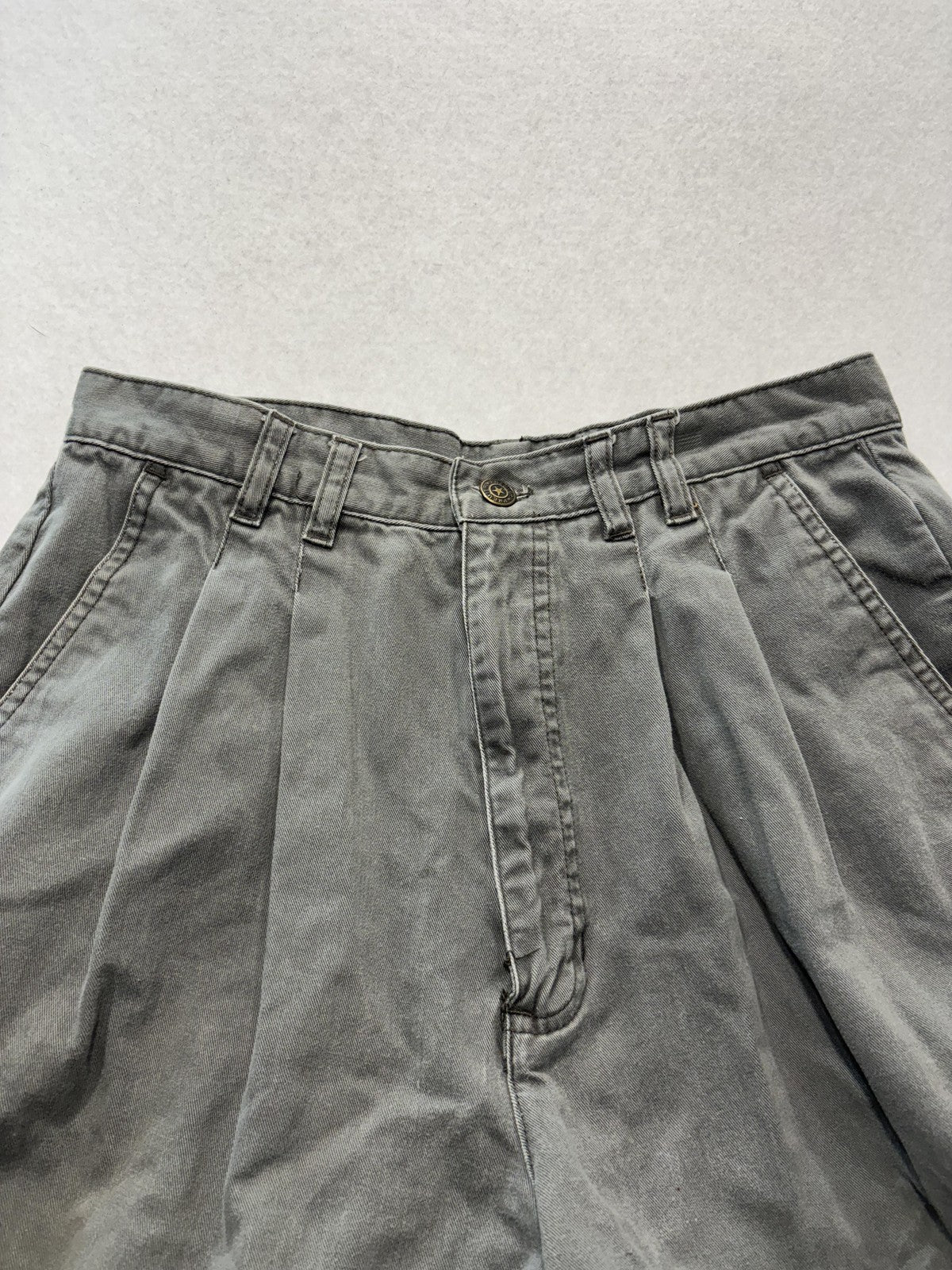 Premier International Shorts Womens 16 Gray Cargo Pleated Twill Relaxed RN67227
