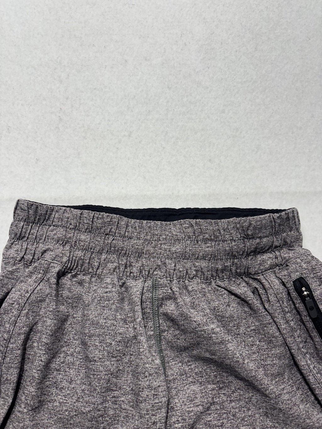 Lululemon Running Shorts Womens 6 Gray 2.5" Inseam Zip Pocket Lined Athletic