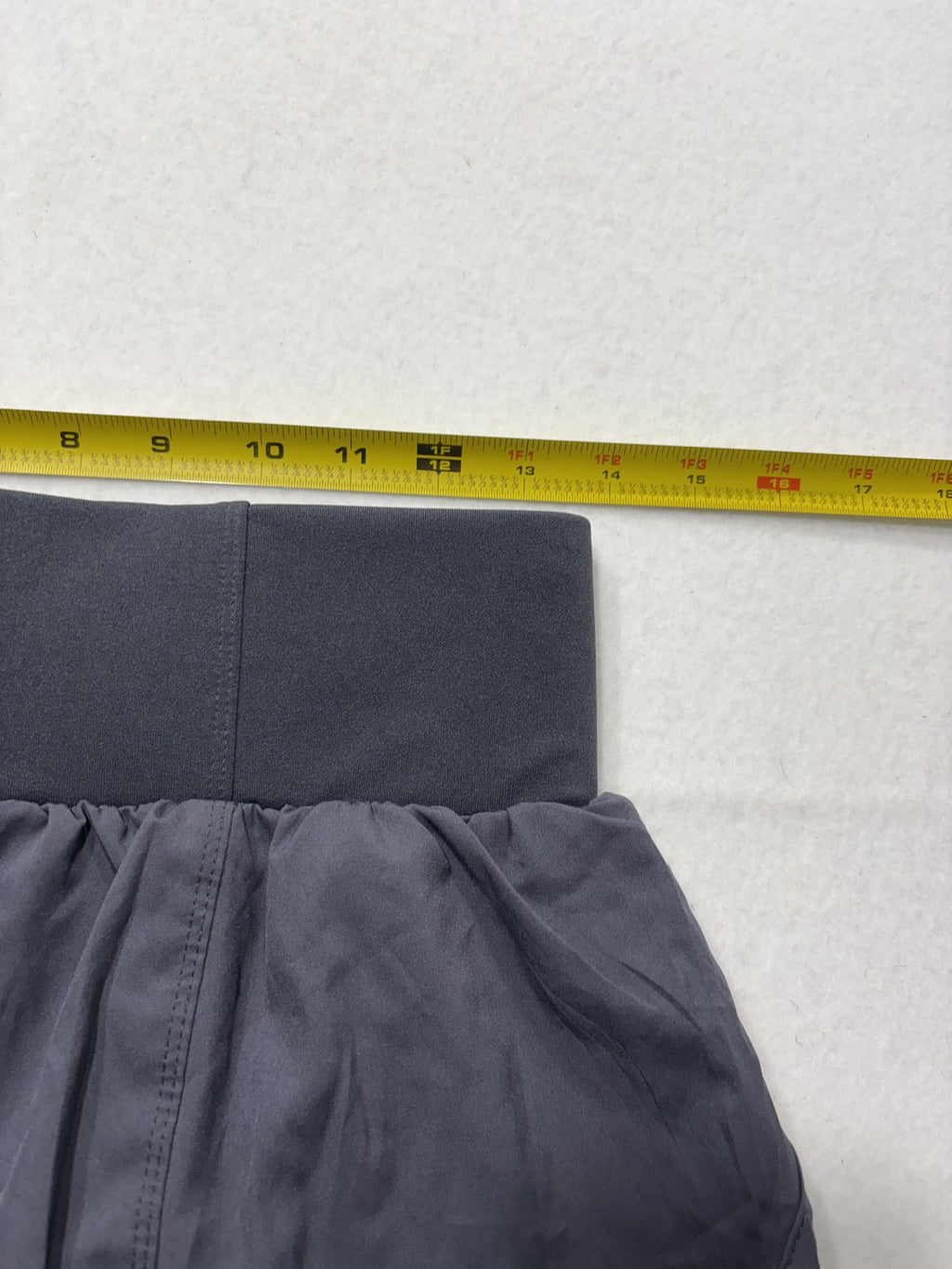 Lululemon Running Shorts Womens 6 Gray High Rise 2.5" Inseam Zip Pocket Athletic