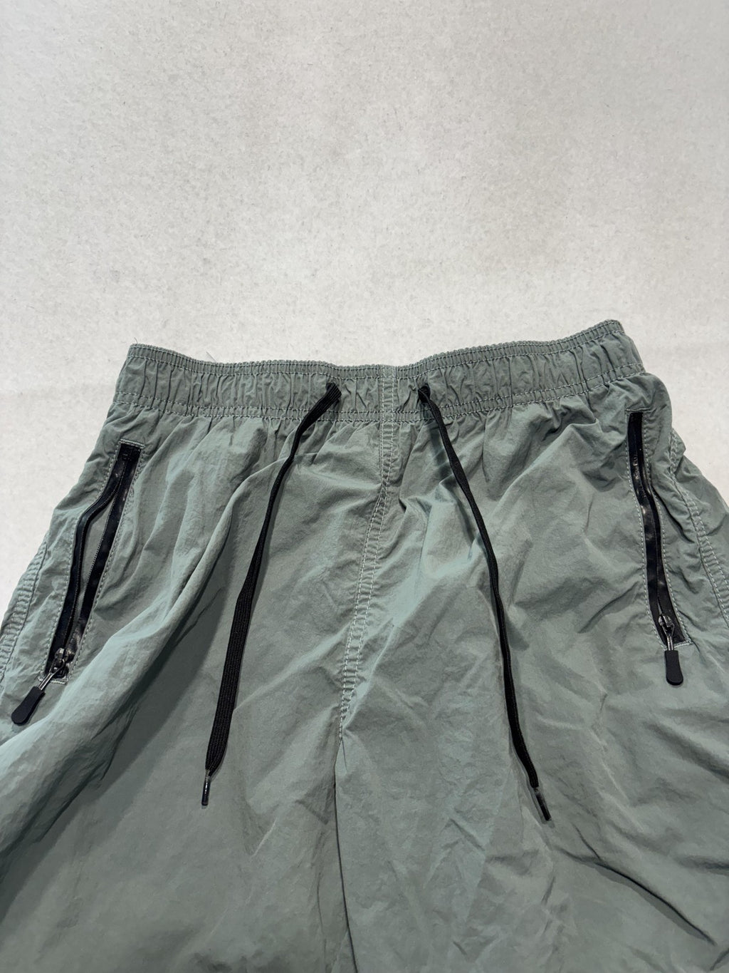 H&M Swim Shorts Mens Small Green Elastic Waist Mesh Lined Quick Dry Pockets