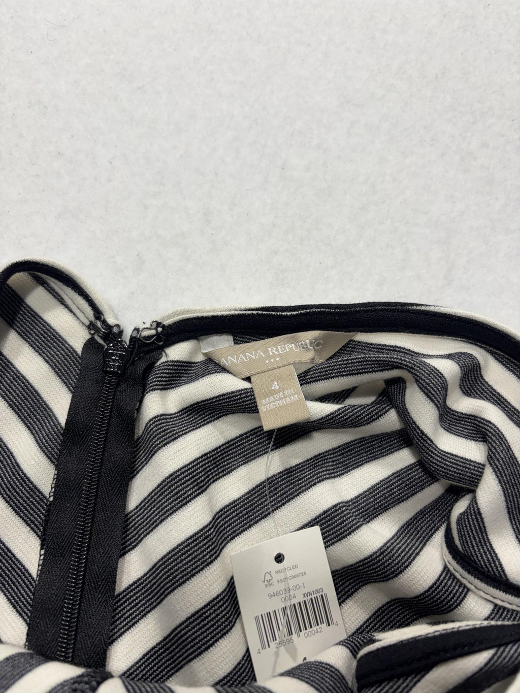 Banana Republic Tank Top Womens 4 Black White Stripe Peplum Stretch Knit Work