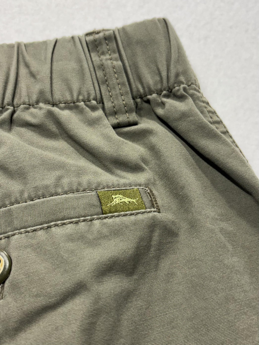 Tommy Bahama Cargo Shorts Mens Large Green 10" Inseam Elastic Waist Casual
