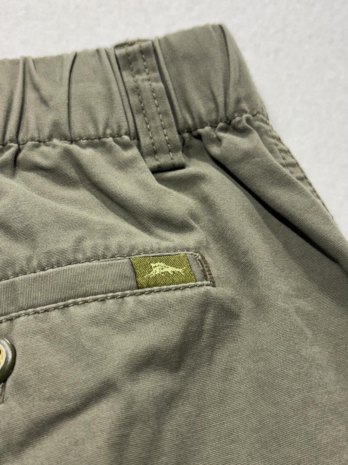 Tommy Bahama Cargo Shorts Mens Large Green 10" Inseam Elastic Waist Casual