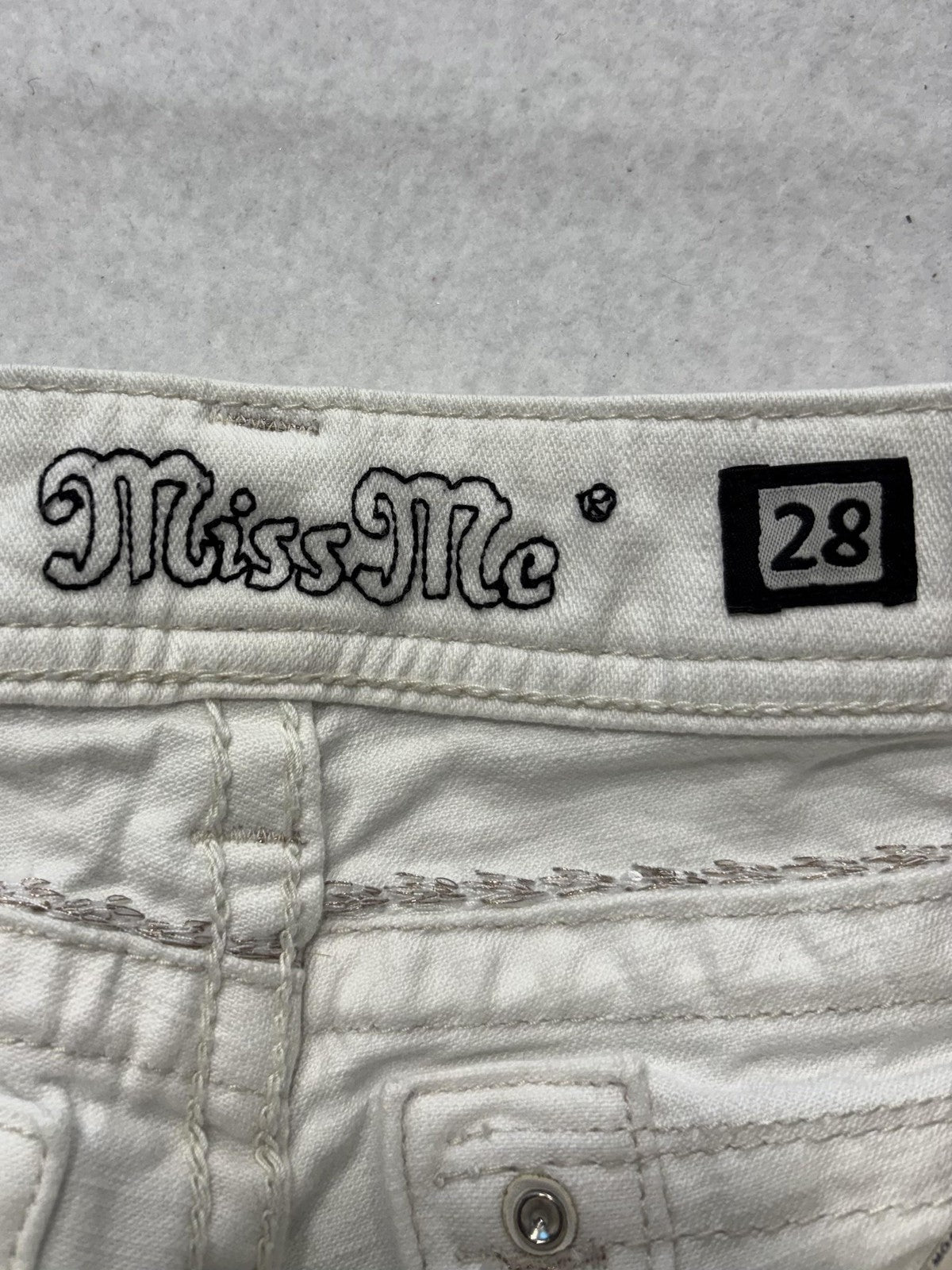 Miss Me Jeans Womens 28 White Mid Rise Signature Capri Embellished Stretch