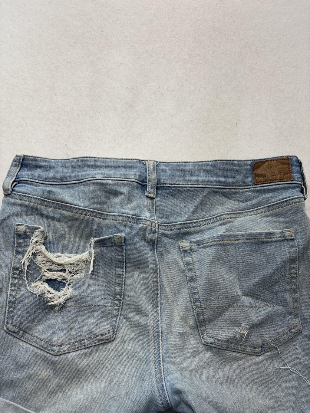 American Eagle Dream Short Womens 8 Blue Distressed Cut Off Denim MIDI