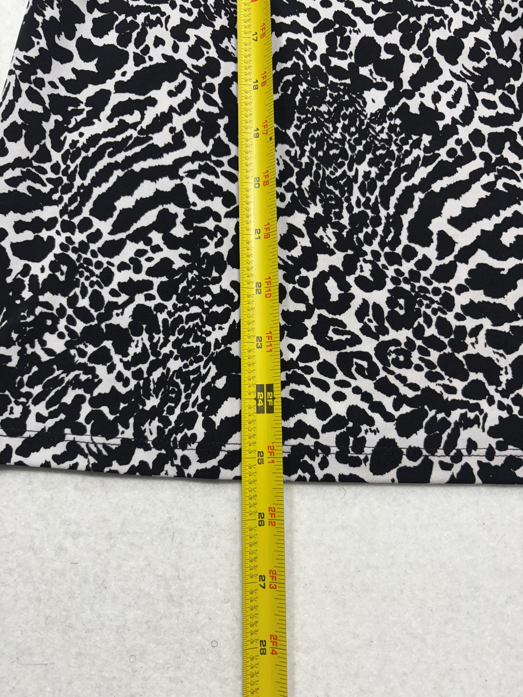 MICHAEL Michael Kors Shirt Womens Large Black Animal Print Short Sleeve Tee