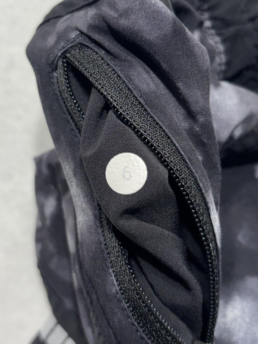 Lululemon Running Shorts Womens 6 Black Batik 2.5" Inseam Lined Zip Pocket