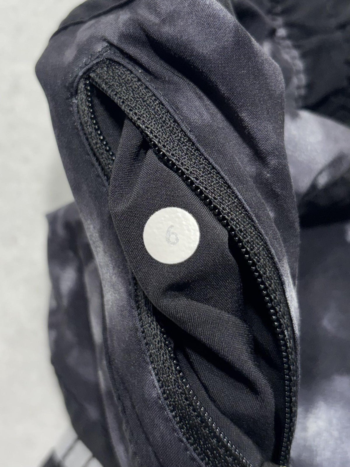 Lululemon Running Shorts Womens 6 Black Batik 2.5" Inseam Lined Zip Pocket