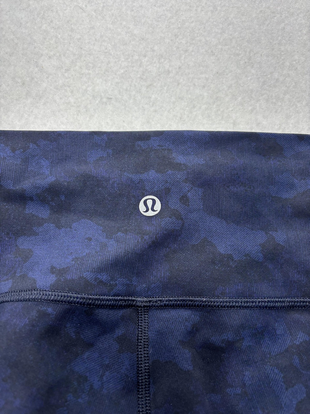 Lululemon Leggings Womens 4 Blue Camo High Rise 21.5" Inseam Capri Yoga Stretch